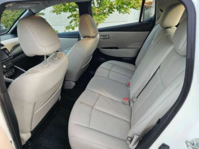 Белый Ниссан Лиф, объемом двигателя 0 л и пробегом 40 тыс. км за 9900 $, фото 10 на Automoto.ua