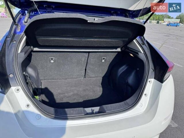 Білий Ніссан Ліф, об'ємом двигуна 0 л та пробігом 88 тис. км за 13800 $, фото 5 на Automoto.ua