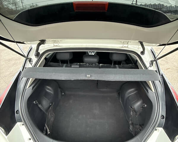 Белый Ниссан Лиф, объемом двигателя 0 л и пробегом 58 тыс. км за 13500 $, фото 31 на Automoto.ua