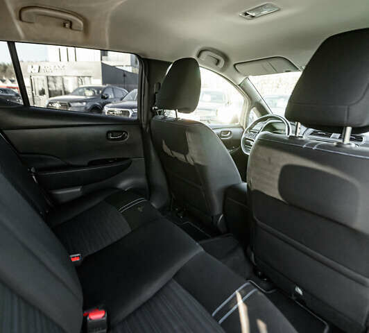 Белый Ниссан Лиф, объемом двигателя 0 л и пробегом 49 тыс. км за 13750 $, фото 39 на Automoto.ua