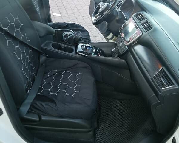 Белый Ниссан Лиф, объемом двигателя 0 л и пробегом 230 тыс. км за 11900 $, фото 10 на Automoto.ua