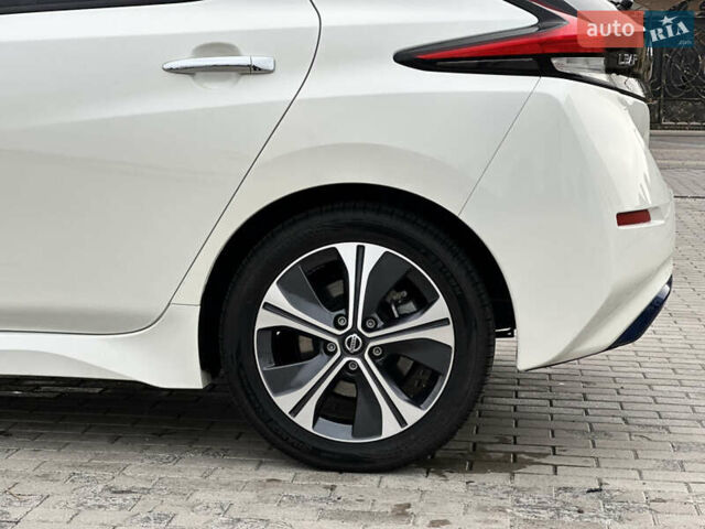 Белый Ниссан Лиф, объемом двигателя 0 л и пробегом 35 тыс. км за 12700 $, фото 29 на Automoto.ua