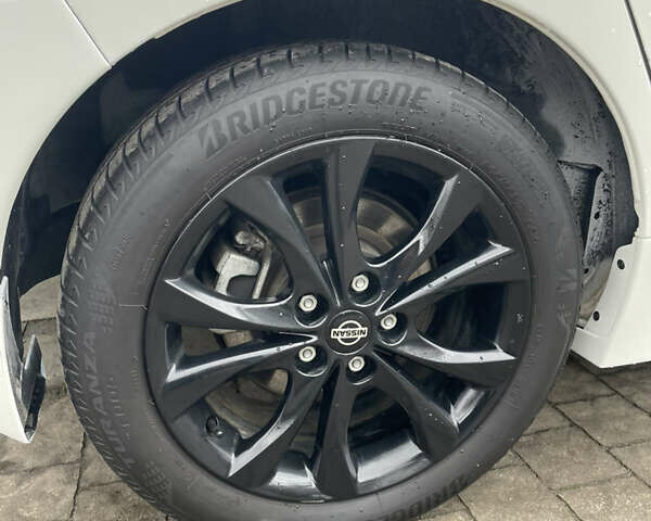 Белый Ниссан Лиф, объемом двигателя 0 л и пробегом 122 тыс. км за 11300 $, фото 3 на Automoto.ua