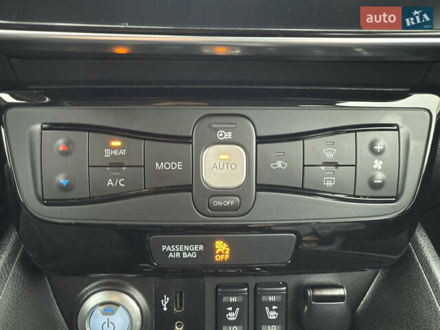 Белый Ниссан Лиф, объемом двигателя 0 л и пробегом 30 тыс. км за 15300 $, фото 29 на Automoto.ua