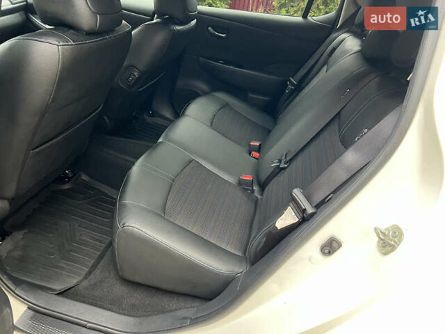 Белый Ниссан Лиф, объемом двигателя 0 л и пробегом 133 тыс. км за 12250 $, фото 14 на Automoto.ua