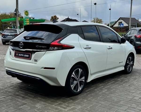 Белый Ниссан Лиф, объемом двигателя 0 л и пробегом 75 тыс. км за 15700 $, фото 4 на Automoto.ua