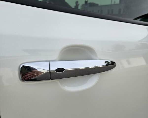 Белый Ниссан Лиф, объемом двигателя 0 л и пробегом 51 тыс. км за 14150 $, фото 26 на Automoto.ua