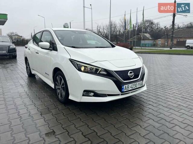 Белый Ниссан Лиф, объемом двигателя 0 л и пробегом 108 тыс. км за 11200 $, фото 6 на Automoto.ua