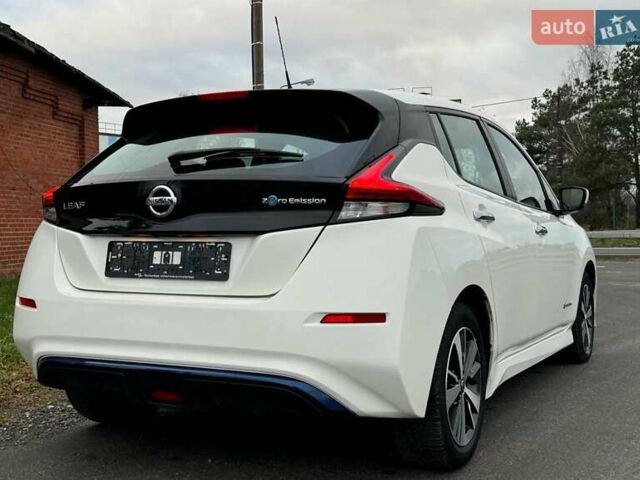 Білий Ніссан Ліф, об'ємом двигуна 0 л та пробігом 90 тис. км за 11700 $, фото 5 на Automoto.ua