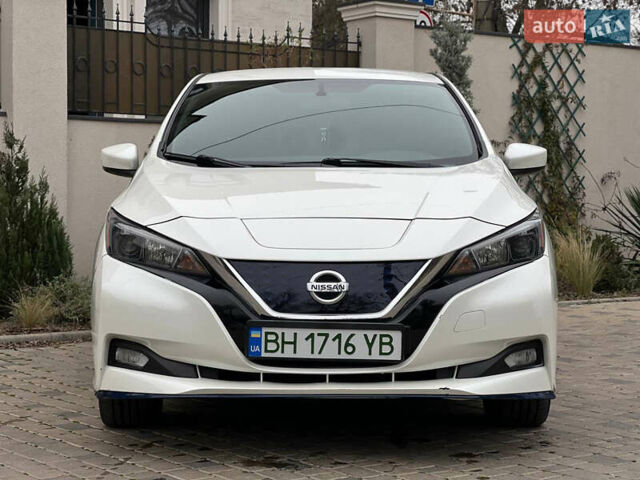 Белый Ниссан Лиф, объемом двигателя 0 л и пробегом 29 тыс. км за 17900 $, фото 5 на Automoto.ua