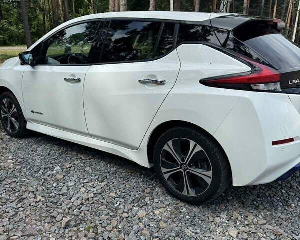 Белый Ниссан Лиф, объемом двигателя 0 л и пробегом 113 тыс. км за 14800 $, фото 16 на Automoto.ua