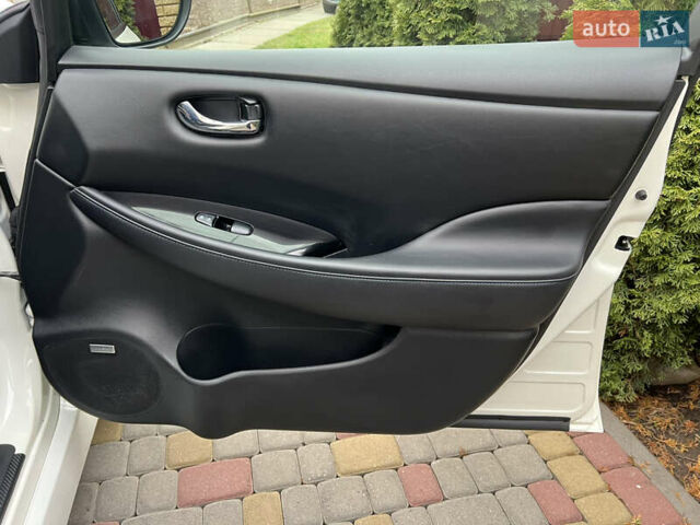 Белый Ниссан Лиф, объемом двигателя 0 л и пробегом 133 тыс. км за 12250 $, фото 35 на Automoto.ua