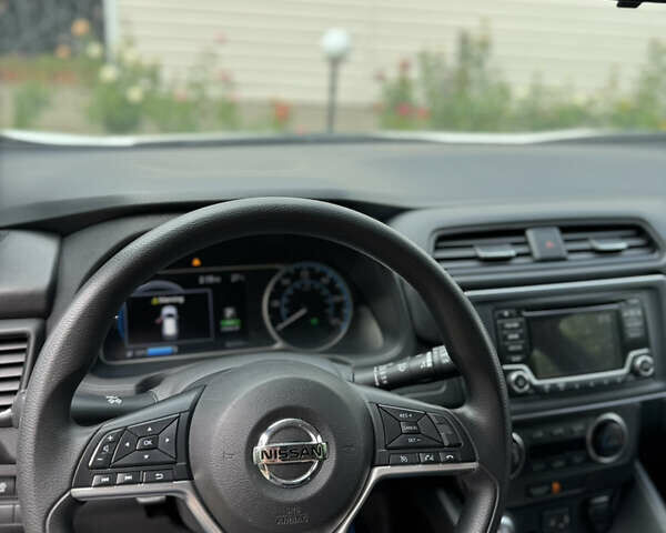 Белый Ниссан Лиф, объемом двигателя 0 л и пробегом 96 тыс. км за 14000 $, фото 9 на Automoto.ua