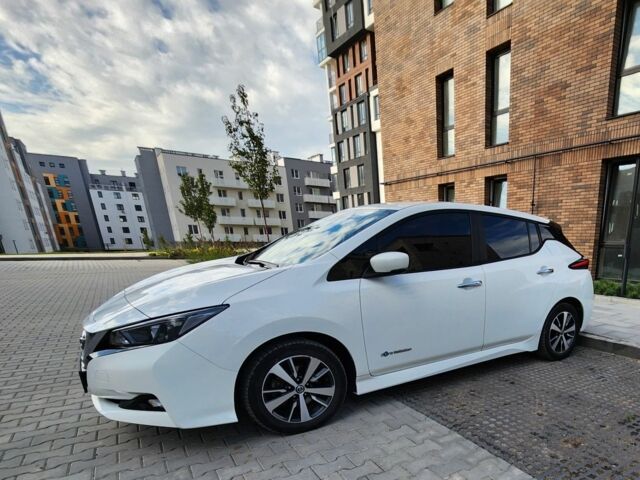 Белый Ниссан Лиф, объемом двигателя 0 л и пробегом 92 тыс. км за 12000 $, фото 1 на Automoto.ua