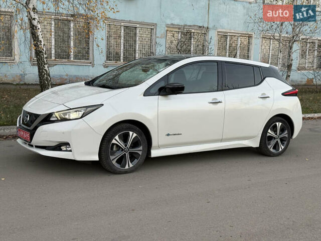 Белый Ниссан Лиф, объемом двигателя 0 л и пробегом 97 тыс. км за 12999 $, фото 4 на Automoto.ua