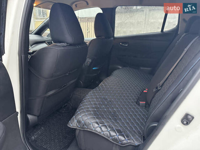 Белый Ниссан Лиф, объемом двигателя 0 л и пробегом 65 тыс. км за 13200 $, фото 23 на Automoto.ua