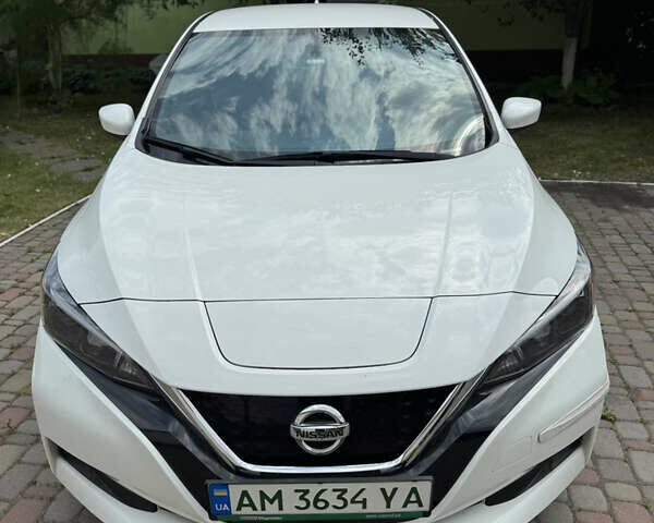 Белый Ниссан Лиф, объемом двигателя 0 л и пробегом 96 тыс. км за 14000 $, фото 7 на Automoto.ua
