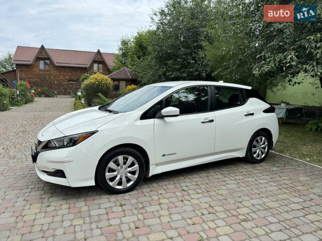 Белый Ниссан Лиф, объемом двигателя 0 л и пробегом 96 тыс. км за 14000 $, фото 1 на Automoto.ua