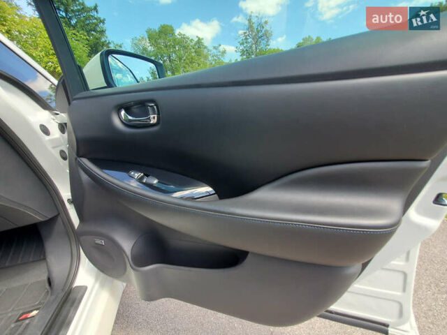 Білий Ніссан Ліф, об'ємом двигуна 0 л та пробігом 38 тис. км за 18300 $, фото 23 на Automoto.ua