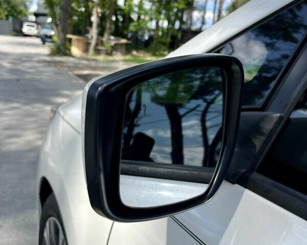 Білий Ніссан Ліф, об'ємом двигуна 0 л та пробігом 22 тис. км за 15000 $, фото 12 на Automoto.ua