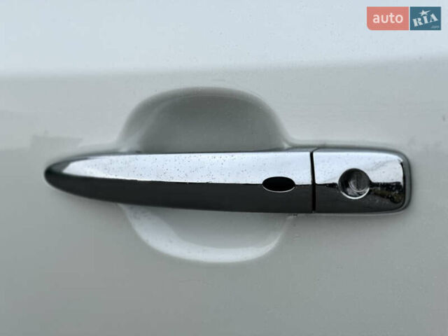 Белый Ниссан Лиф, объемом двигателя 0 л и пробегом 35 тыс. км за 12700 $, фото 15 на Automoto.ua