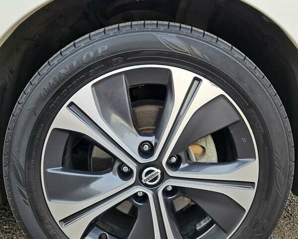 Белый Ниссан Лиф, объемом двигателя 0 л и пробегом 51 тыс. км за 14150 $, фото 32 на Automoto.ua