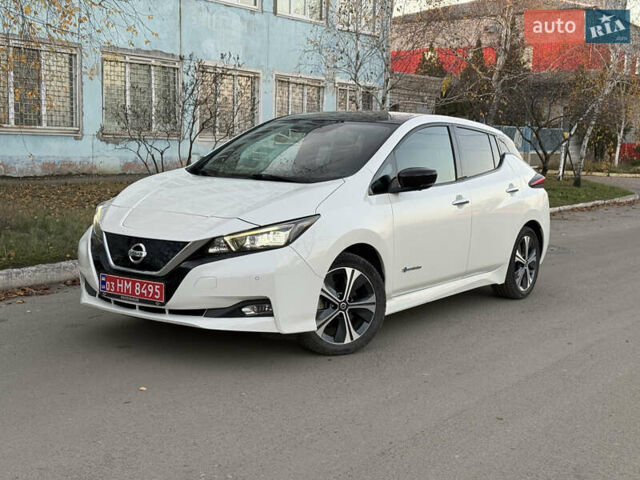 Белый Ниссан Лиф, объемом двигателя 0 л и пробегом 97 тыс. км за 12999 $, фото 1 на Automoto.ua