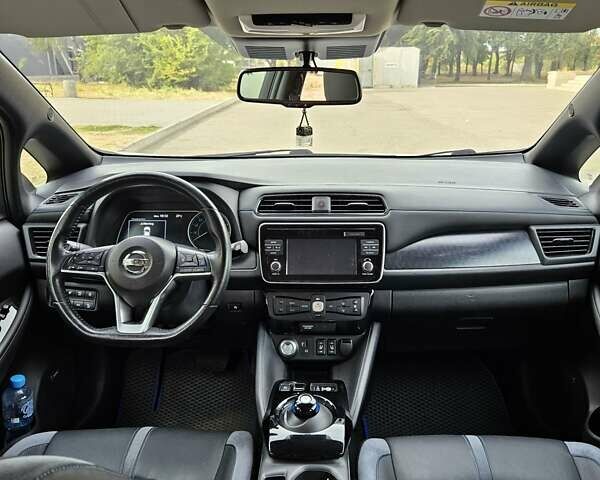 Белый Ниссан Лиф, объемом двигателя 0 л и пробегом 51 тыс. км за 14150 $, фото 21 на Automoto.ua