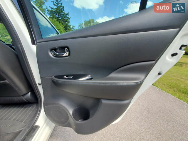 Білий Ніссан Ліф, об'ємом двигуна 0 л та пробігом 38 тис. км за 18300 $, фото 20 на Automoto.ua