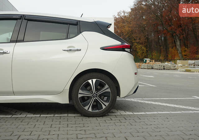 Белый Ниссан Лиф, объемом двигателя 0 л и пробегом 106 тыс. км за 16500 $, фото 10 на Automoto.ua