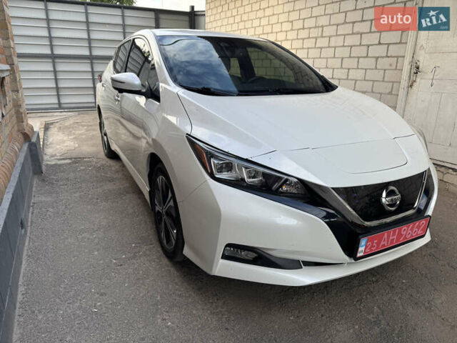 Белый Ниссан Лиф, объемом двигателя 0 л и пробегом 47 тыс. км за 17000 $, фото 2 на Automoto.ua