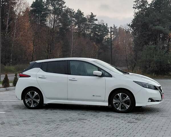 Белый Ниссан Лиф, объемом двигателя 0 л и пробегом 200 тыс. км за 10800 $, фото 10 на Automoto.ua