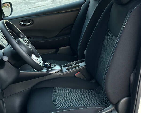 Белый Ниссан Лиф, объемом двигателя 0 л и пробегом 35 тыс. км за 12700 $, фото 34 на Automoto.ua