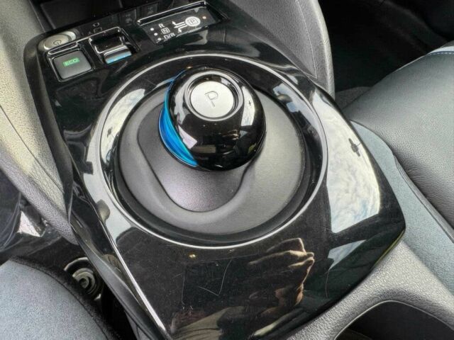 Белый Ниссан Лиф, объемом двигателя 0 л и пробегом 48 тыс. км за 5800 $, фото 11 на Automoto.ua