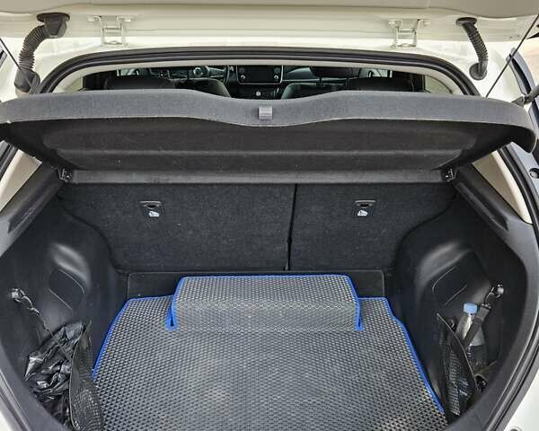 Белый Ниссан Лиф, объемом двигателя 0 л и пробегом 51 тыс. км за 14150 $, фото 22 на Automoto.ua