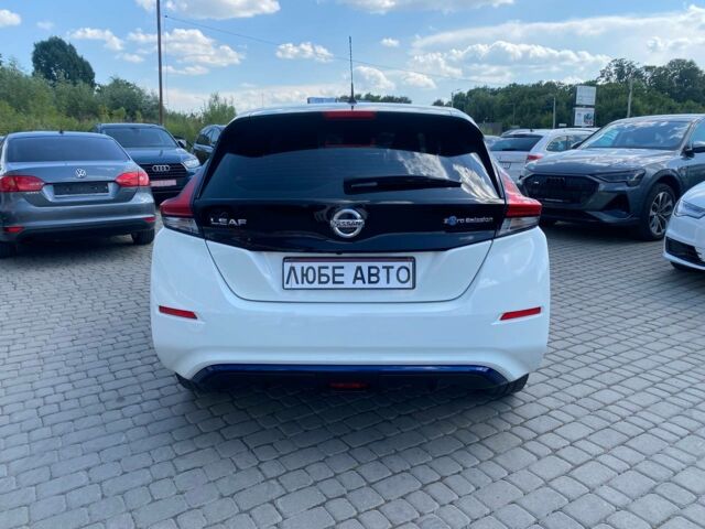 Белый Ниссан Лиф, объемом двигателя 40 л и пробегом 49 тыс. км за 14950 $, фото 5 на Automoto.ua