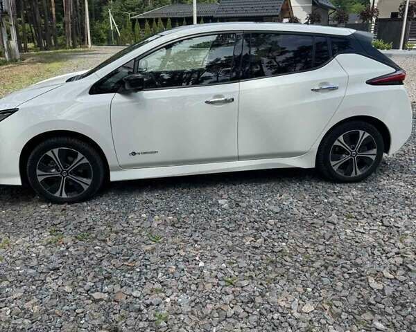 Белый Ниссан Лиф, объемом двигателя 0 л и пробегом 113 тыс. км за 14800 $, фото 10 на Automoto.ua