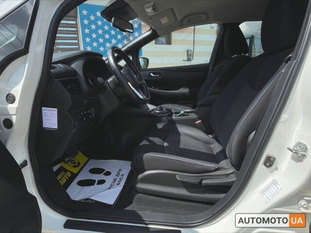 Белый Ниссан Лиф, объемом двигателя 40 л и пробегом 125 тыс. км за 12900 $, фото 15 на Automoto.ua