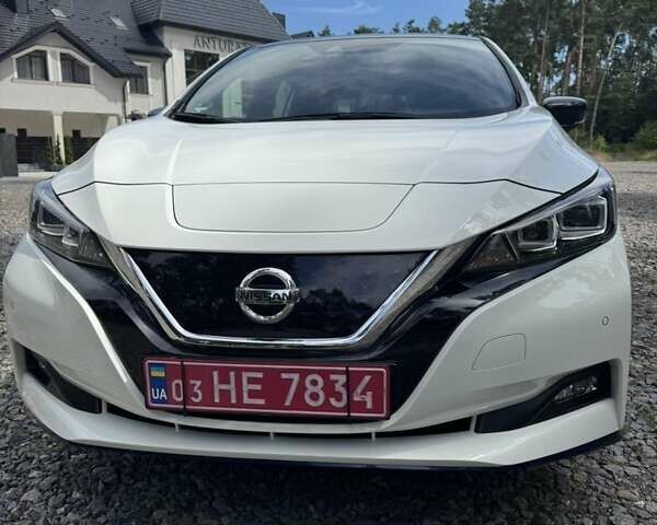 Белый Ниссан Лиф, объемом двигателя 0 л и пробегом 113 тыс. км за 14800 $, фото 6 на Automoto.ua