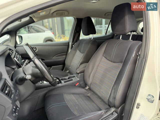 Белый Ниссан Лиф, объемом двигателя 0 л и пробегом 133 тыс. км за 11300 $, фото 7 на Automoto.ua