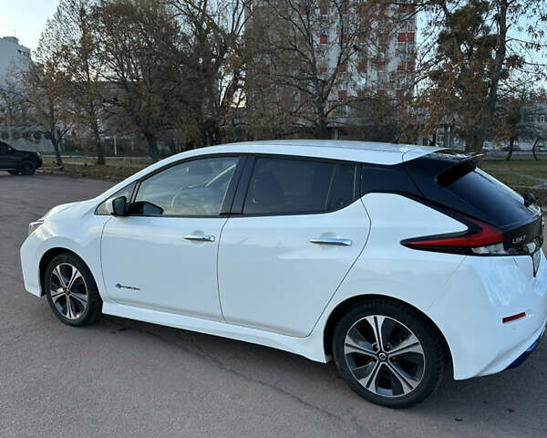 Белый Ниссан Лиф, объемом двигателя 0 л и пробегом 19 тыс. км за 16100 $, фото 6 на Automoto.ua