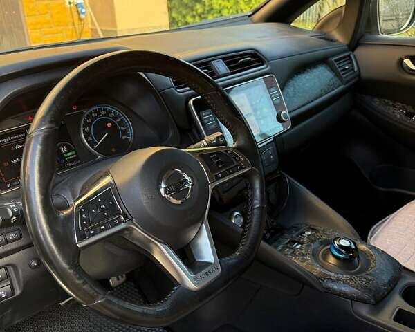 Білий Ніссан Ліф, об'ємом двигуна 0 л та пробігом 118 тис. км за 15000 $, фото 16 на Automoto.ua