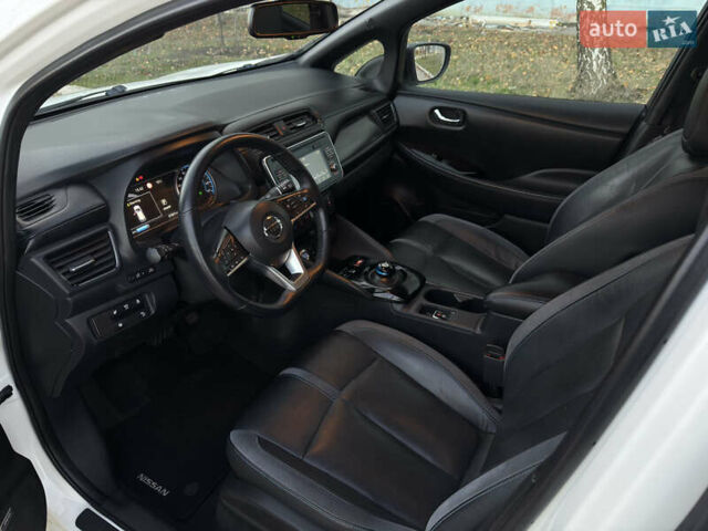 Белый Ниссан Лиф, объемом двигателя 0 л и пробегом 97 тыс. км за 12999 $, фото 8 на Automoto.ua