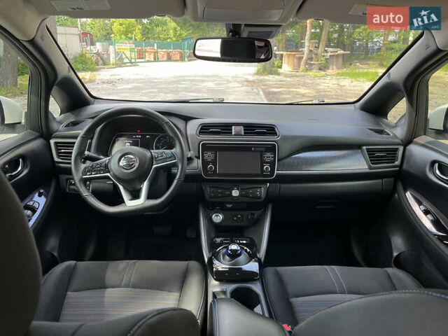 Білий Ніссан Ліф, об'ємом двигуна 0 л та пробігом 22 тис. км за 15000 $, фото 17 на Automoto.ua