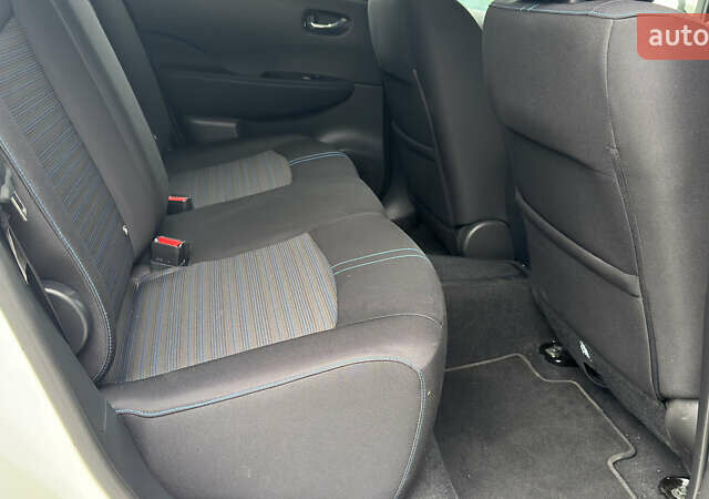 Белый Ниссан Лиф, объемом двигателя 0 л и пробегом 80 тыс. км за 13500 $, фото 23 на Automoto.ua