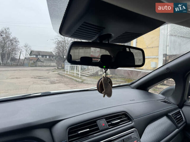 Белый Ниссан Лиф, объемом двигателя 0 л и пробегом 65 тыс. км за 13200 $, фото 29 на Automoto.ua