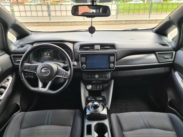 Білий Ніссан Ліф, об'ємом двигуна 0 л та пробігом 85 тис. км за 13500 $, фото 5 на Automoto.ua