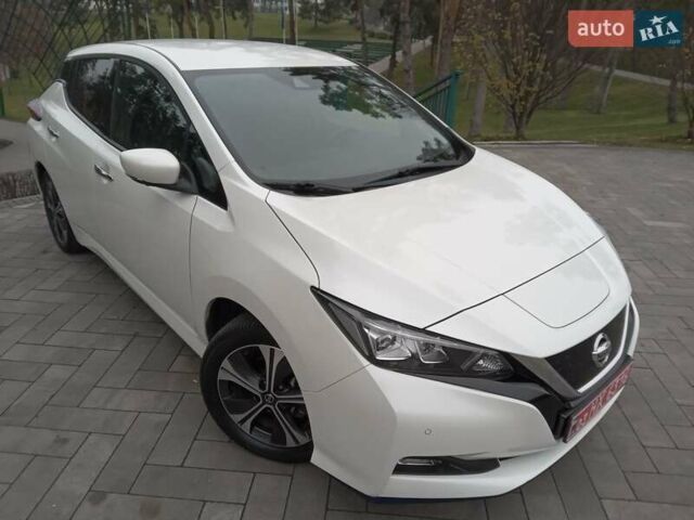 Білий Ніссан Ліф, об'ємом двигуна 0 л та пробігом 81 тис. км за 16990 $, фото 5 на Automoto.ua