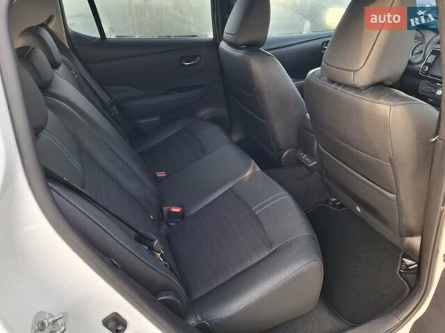 Белый Ниссан Лиф, объемом двигателя 0 л и пробегом 39 тыс. км за 14900 $, фото 13 на Automoto.ua