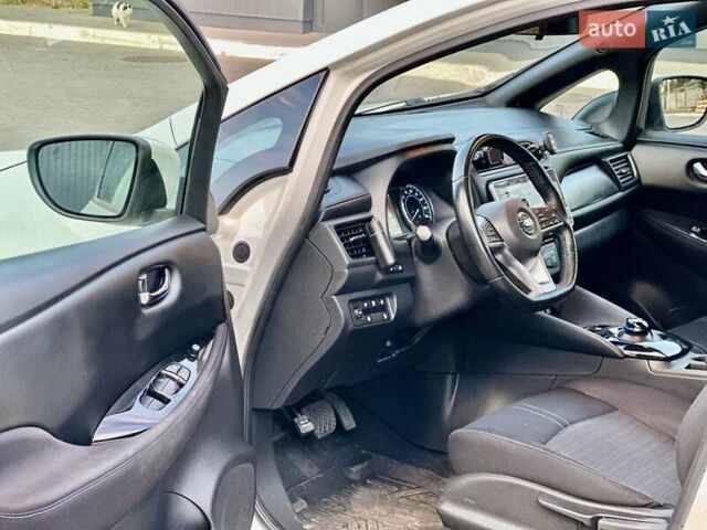Белый Ниссан Лиф, объемом двигателя 0 л и пробегом 98 тыс. км за 13500 $, фото 9 на Automoto.ua